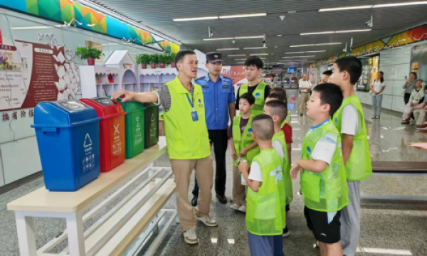 无锡市两社区开展青少年垃圾分类宣传